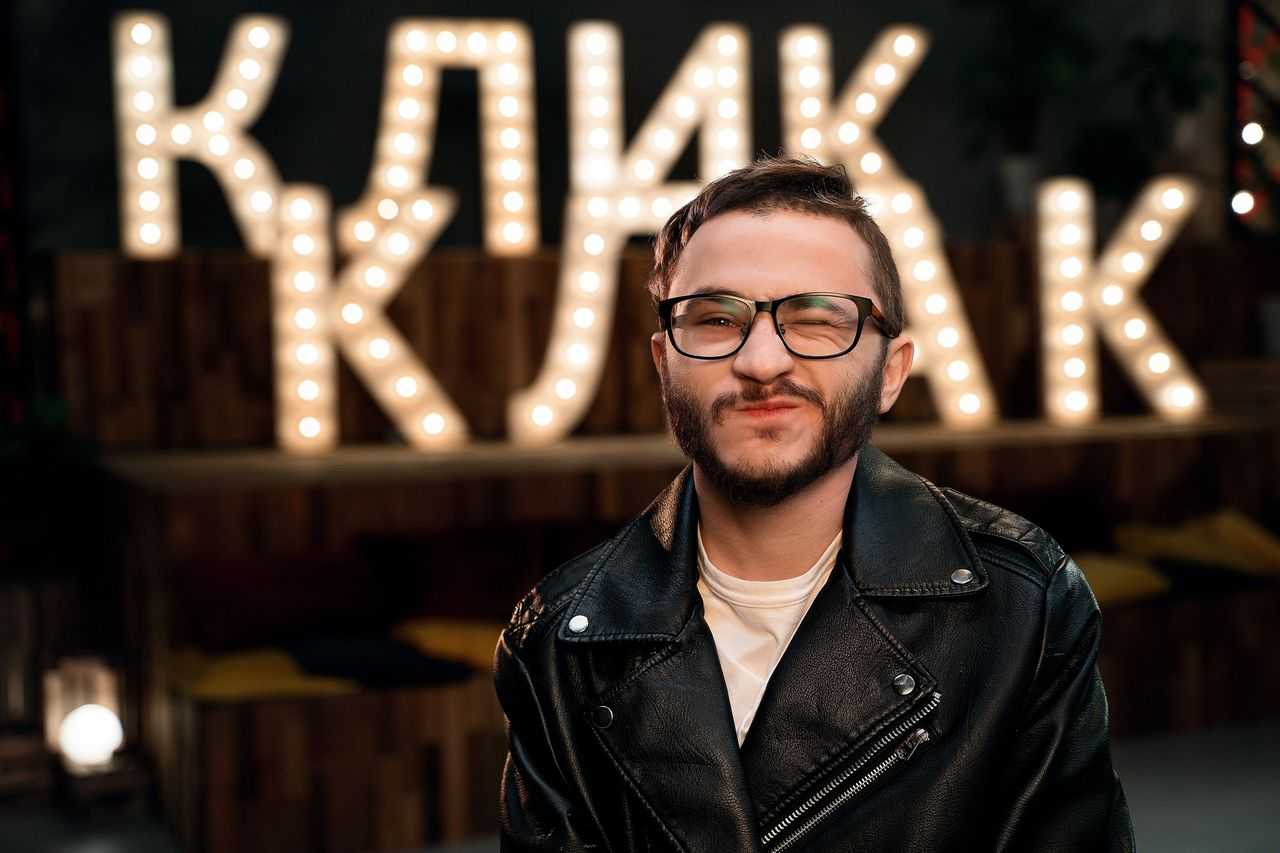 Эльдар джарахов : биография, девушка, рост и вес, фото, личная жизнь, заработок 2021.