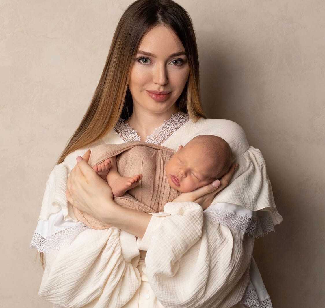 Модель Анастасия Костенко, супруга футболиста Дмитрия Тарасова, как известно, находится в ожидании появления на свет четвертого ребенка