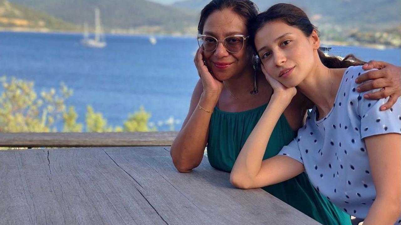 Равшана куркова радует первой фотосессией с обоими детьми