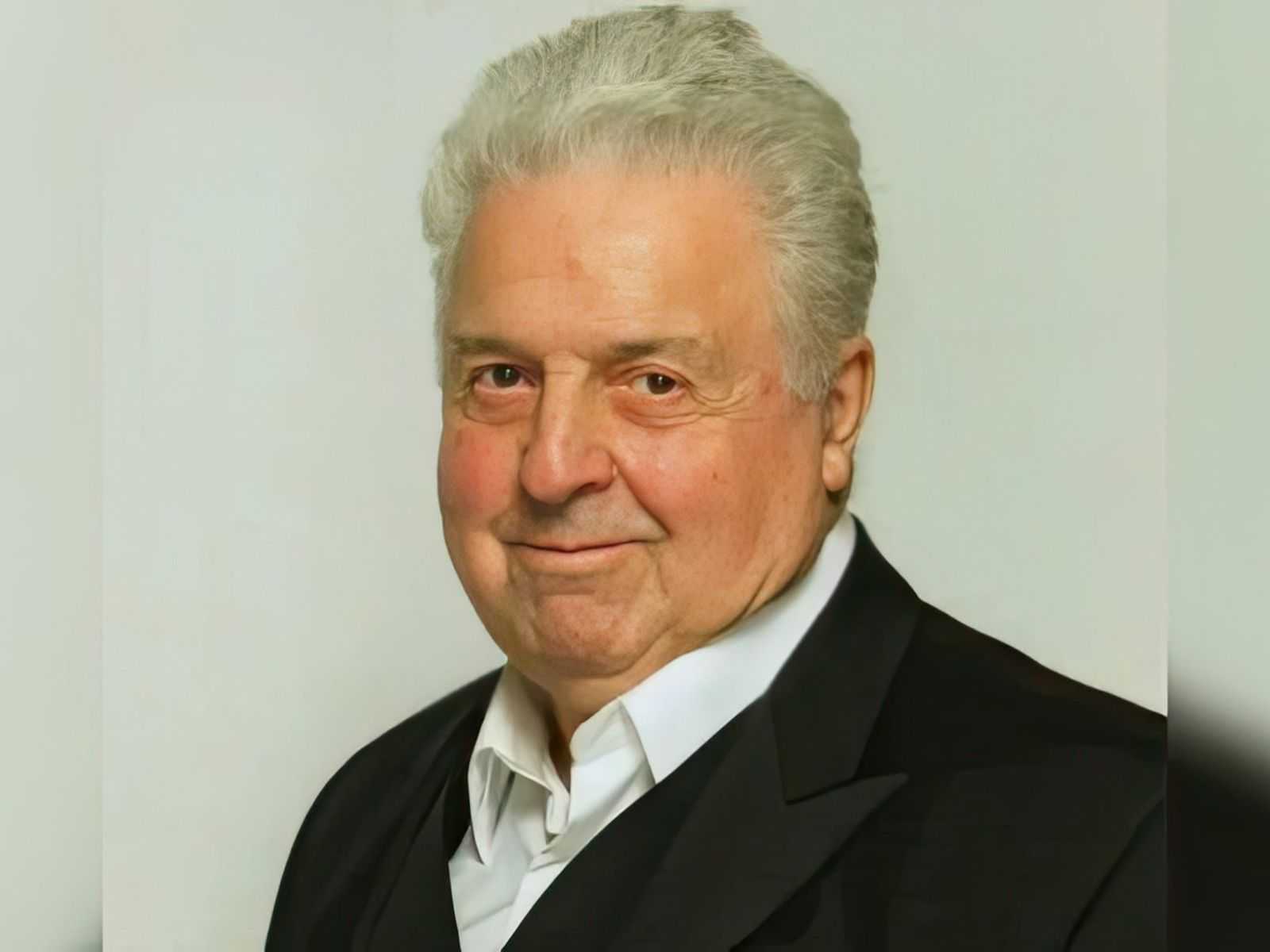 В. шаинский, м. танич — идёт солдат по городу (текст, аккорды, слушать песню онлайн, пародии на песню)