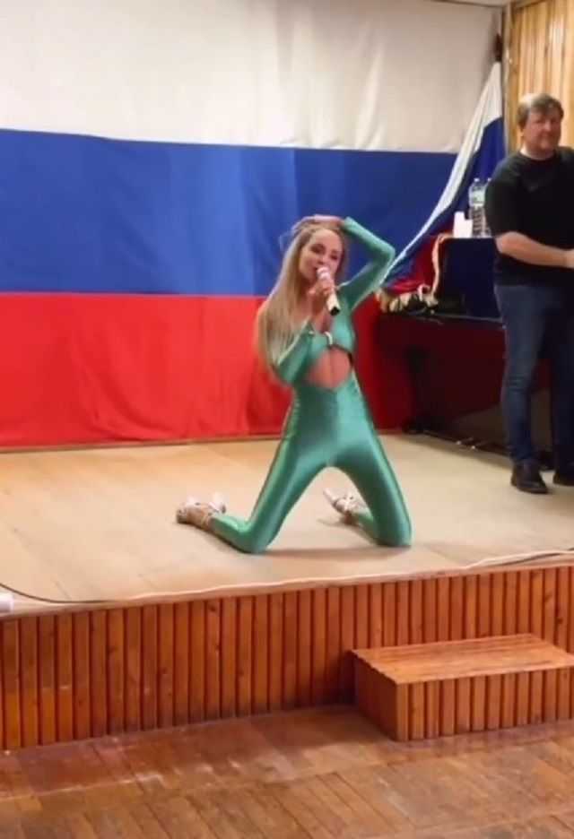 «кто на колясках, и те пританцовывают»: известная певица рассказала, как дает концерты для бойцов сво в госпиталях
