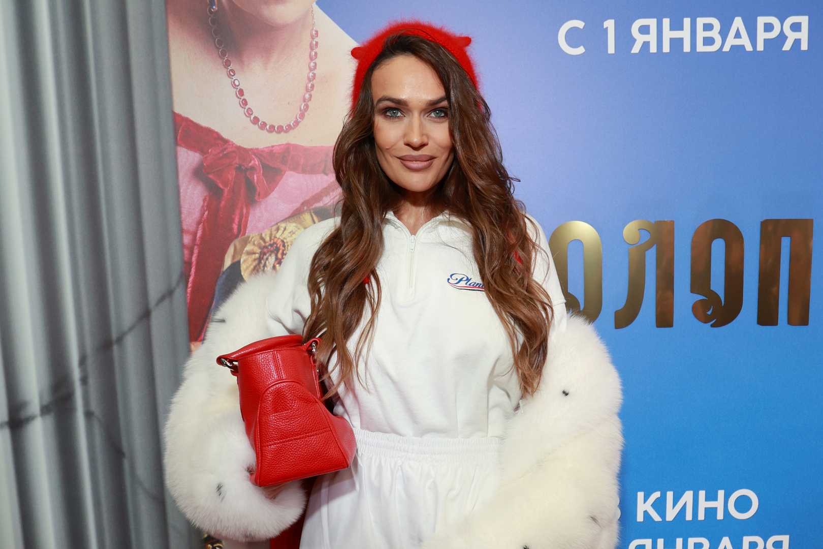 Бородина ответила на слова собчак о черкизоне: "не все рождались в семье мэра. у меня нет дома за бартер, и свадьба тоже была оплачена" -