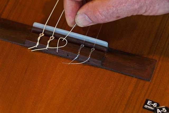 Как правильно заменить струны на классической гитаре с нейлоновыми струнами и сделать это быстро и без проблем? - thisiswin11