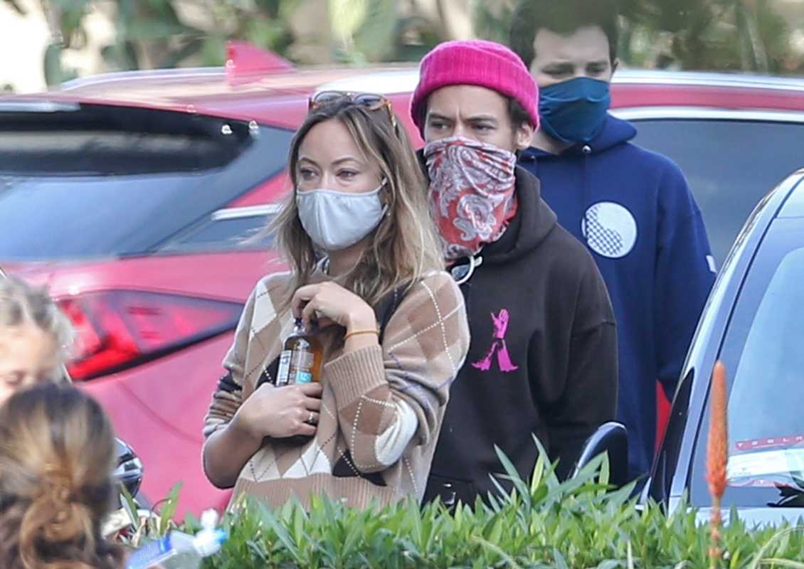 Стайлс и гарри: как бывший солист one direction стал главной поп-звездой поколения —  triksklad.ru —  уютный трикотаж
