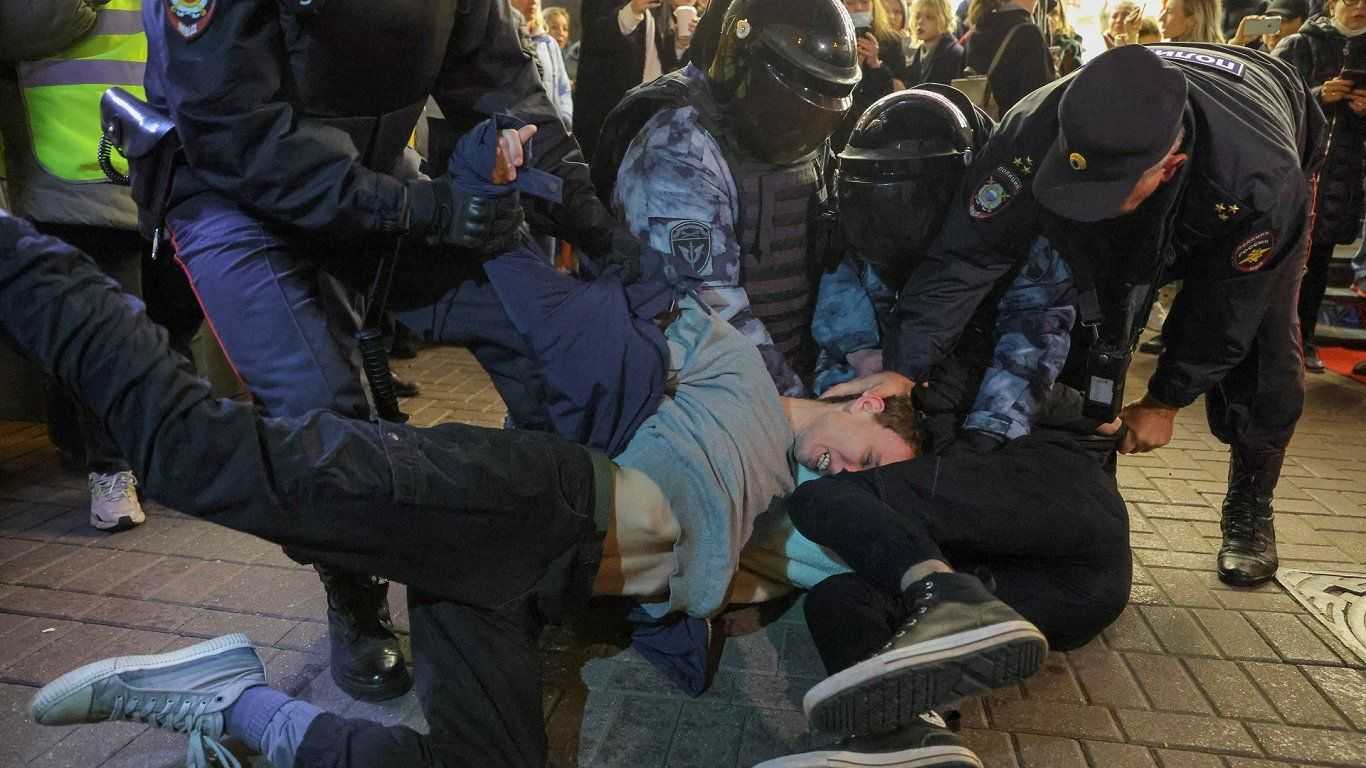 Рэпер тимати заявил, что готов к мобилизации и не собирается уезжать, а в случае, если придёт повестка, готов воевать - лента новостей днр