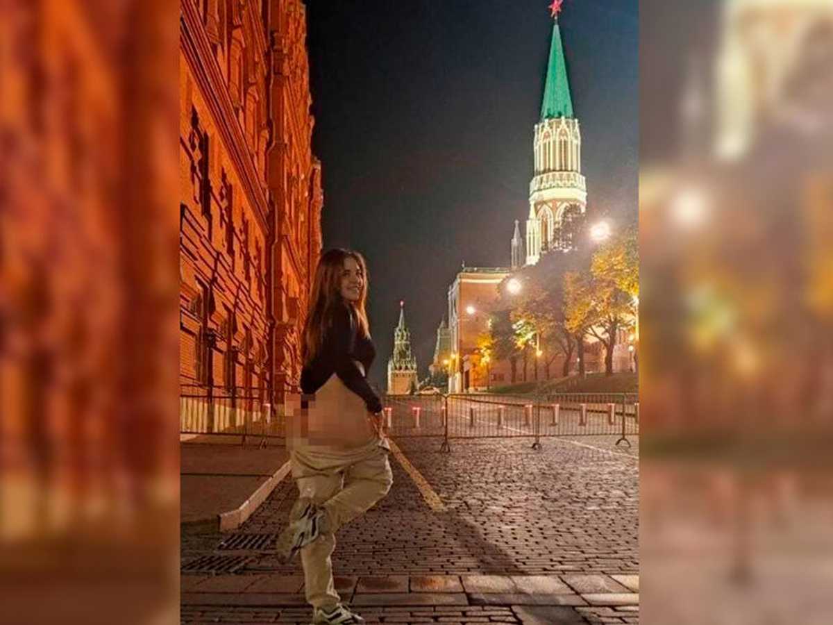 Вчера Ксения Бородина опубликовала пост про любовь к себе и проиллюстрировала его видео, в котором откровенно любуется собой