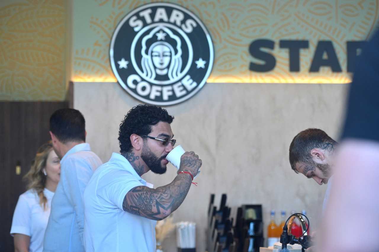 В Москве открылась первая точка Stars Coffee — новая версия ушедшего из России Starbucks