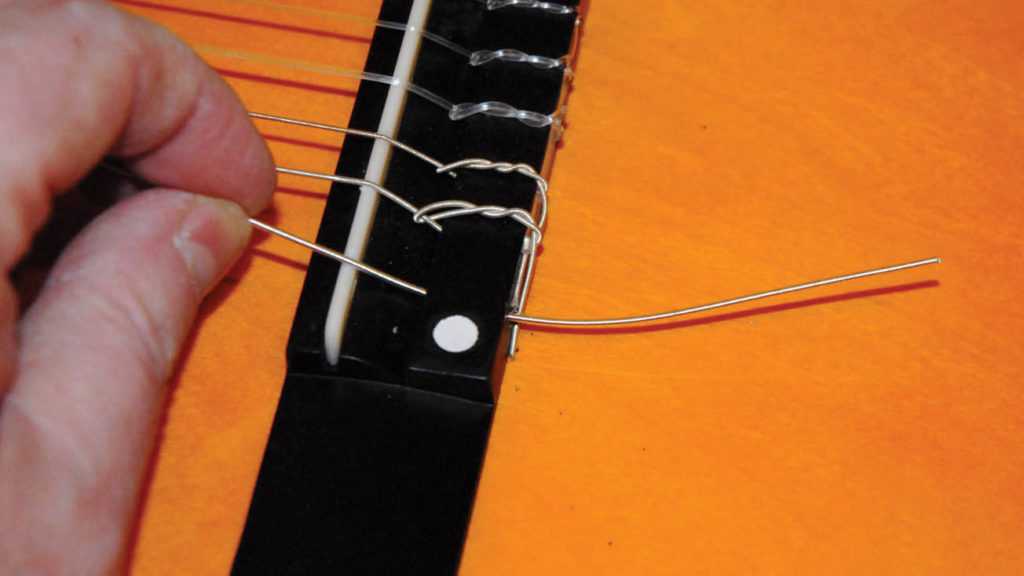 Как правильно натянуть струны на гитару. как поменять струны на электрогитаре