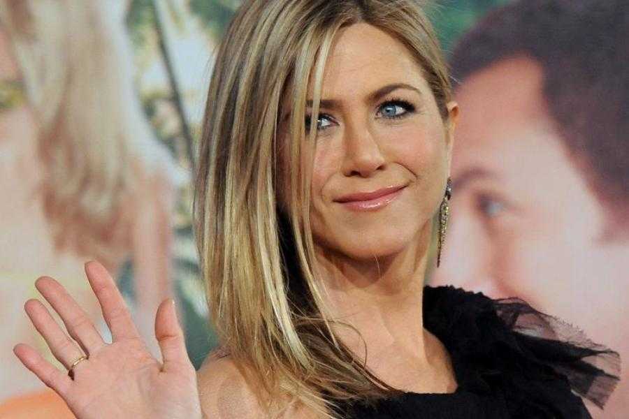 The one where jennifer aniston’s “rachel” haircut on ‘friends’ became a phenomenon