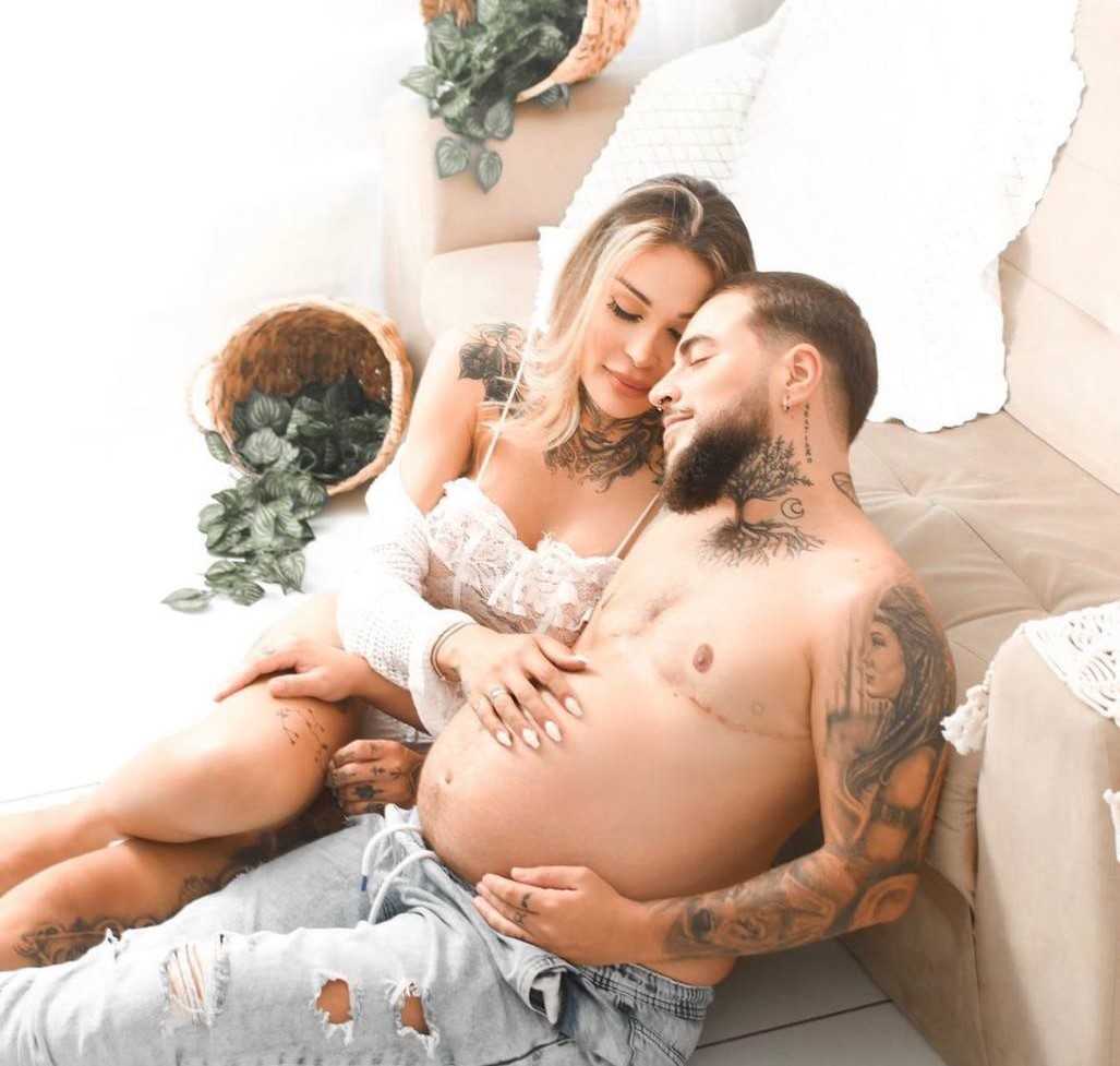 В День матери Calvin Klein выпустил новую рекламную кампанию, главными героями которой стал Роберто Бете и его супруга Эрике Фернандес
