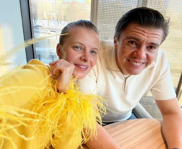 Основательница бренда 12storeez Марина Голомаздина и ее муж Роберт в 2020 году впервые стали родителями