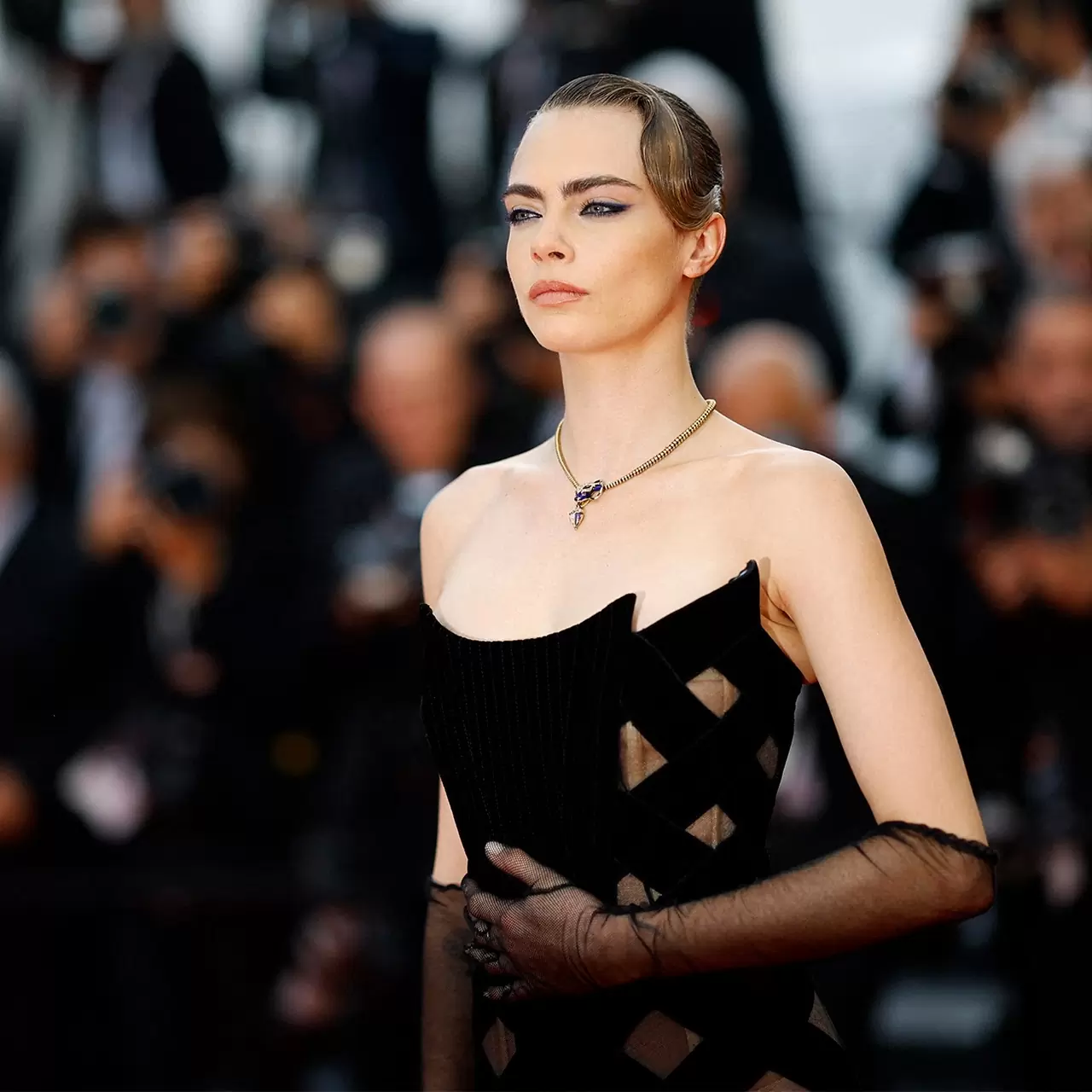 Кара делевинь продемонстрировала свою болезнь на гала-концерте met gala и была встречена совершенно разными реакциями | знаменитость 2024