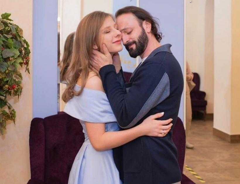 Выйдя замуж за Илью Авербуха, Лиза Арзамасова впридачу к статусу жены получила звание мачехи