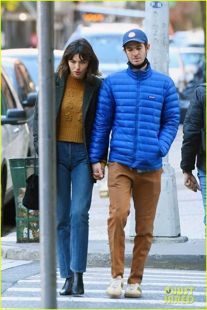 Who is andrew garfield girlfriend 2023? is he married?