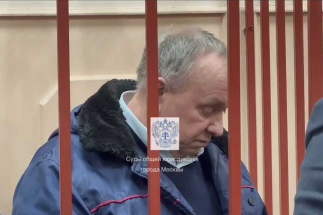 Десять треков школьной дискотеки 90-х: слушаем и ностальгируем
