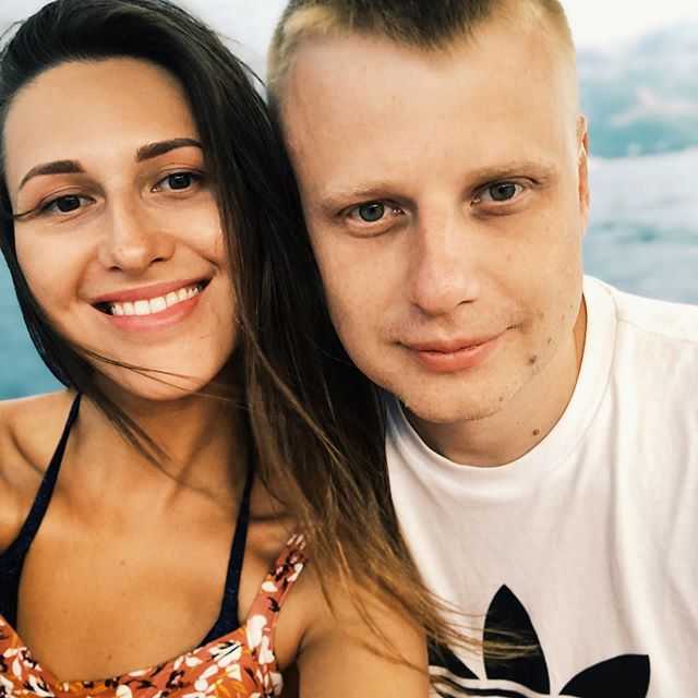 Интернет, конечно, помнит все, но быстро идет дальше прямо как бывшие