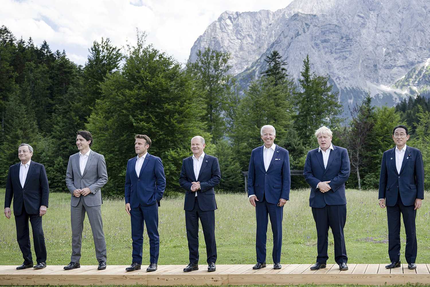В германии стартует саммит g7. главные темы: кризисы в греции и на украине