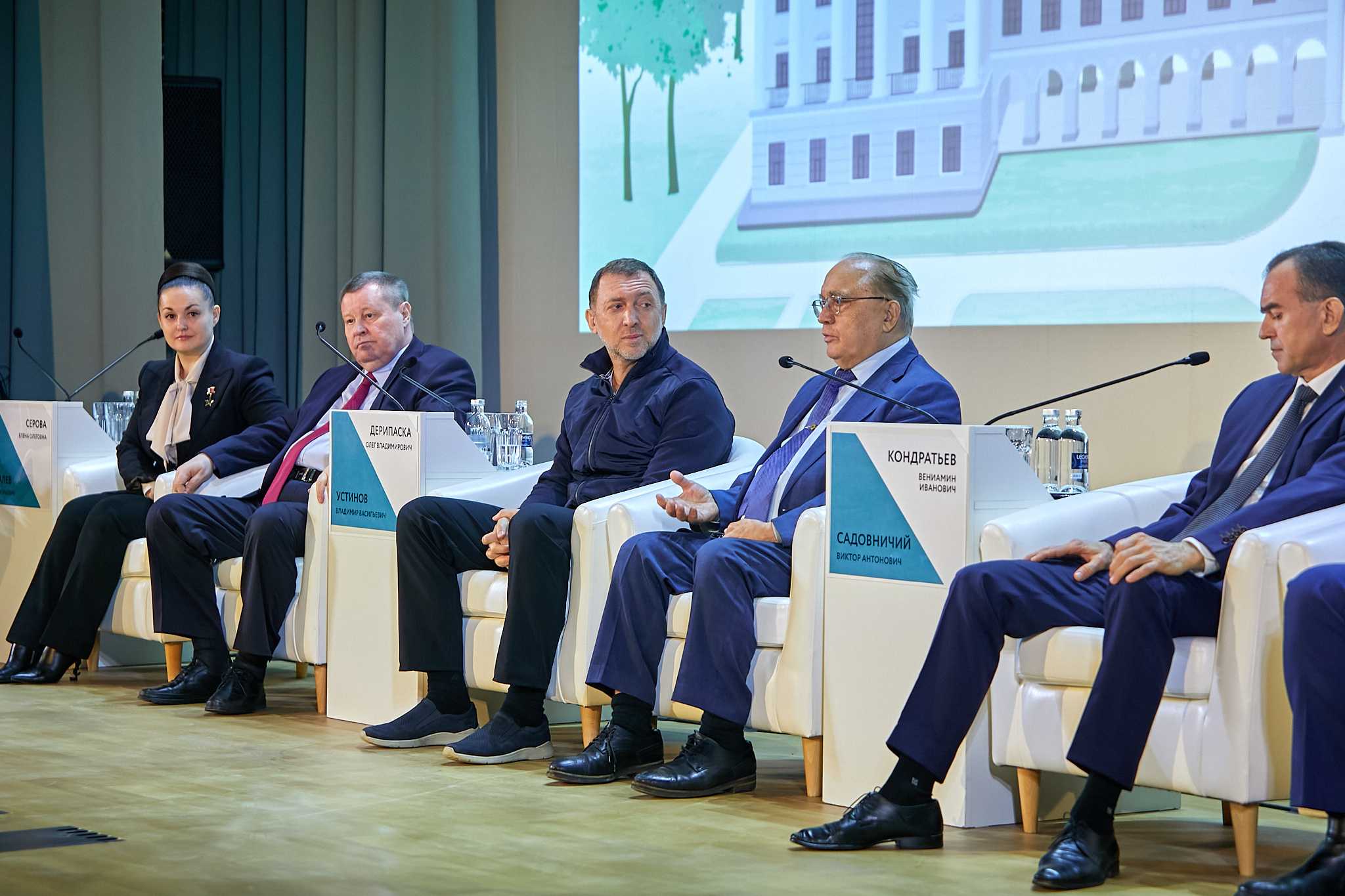 Показ валентина юдашкина на московской неделе моды 2022: высокая мода и торжество красоты